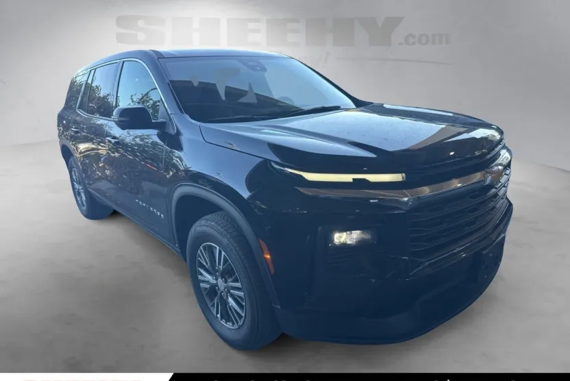 2024 Chevrolet Traverse LS photo 1