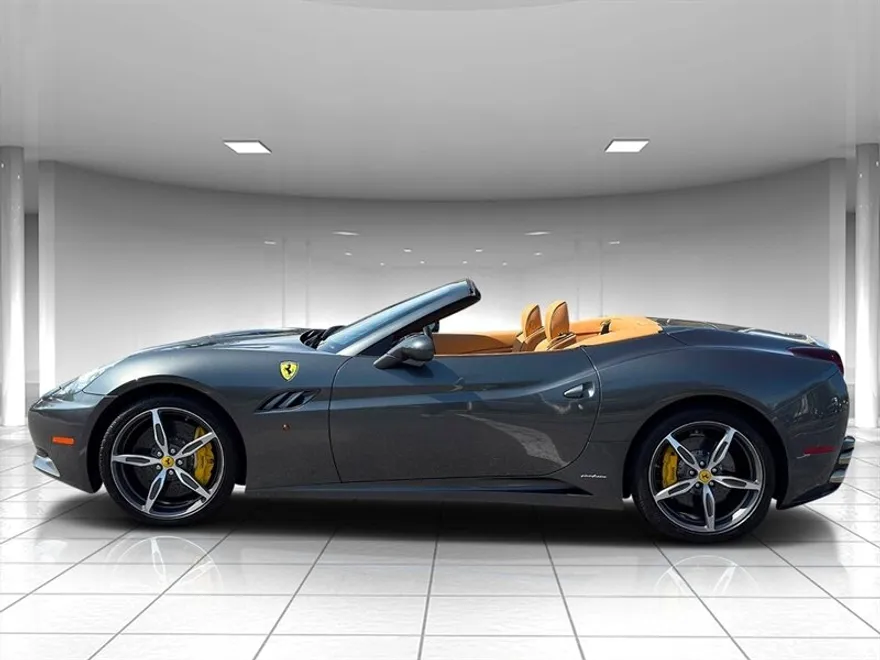 2013 Ferrari California Base photo 1
