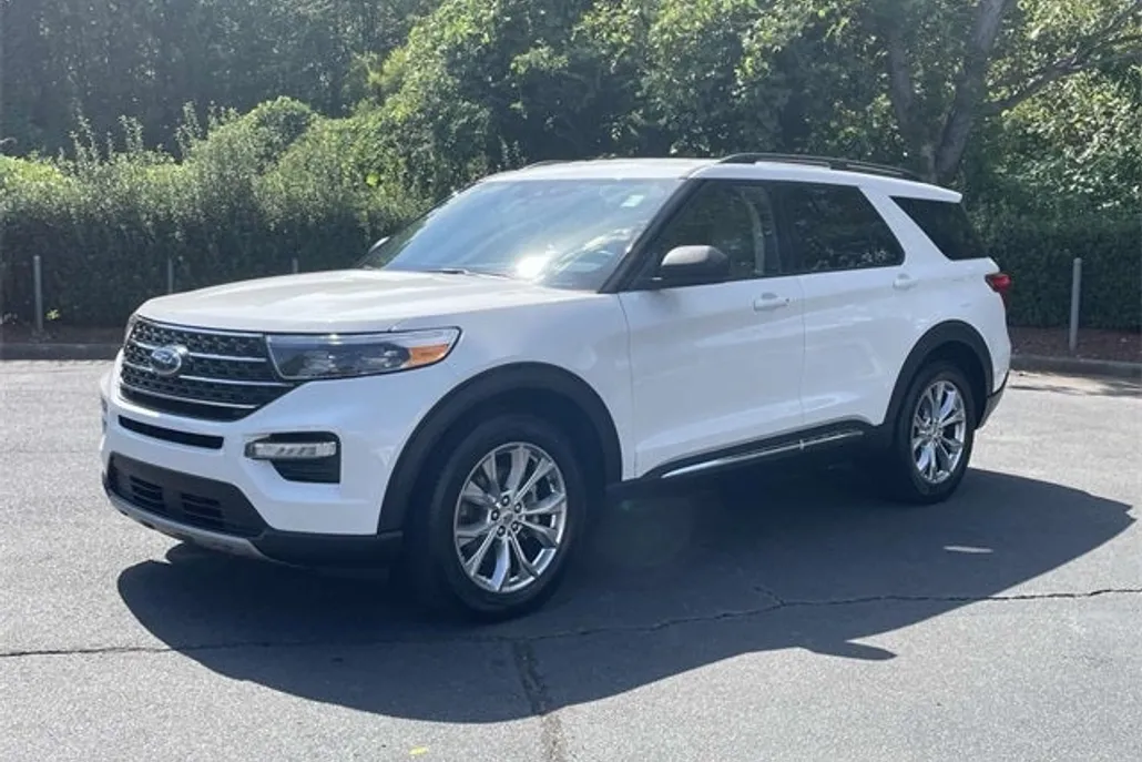 2024 Ford Explorer XLT photo 1