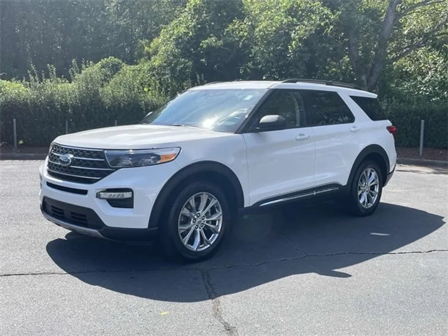 2024 Ford Explorer XLT photo 1