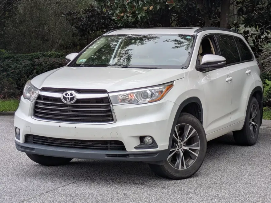 2016 Toyota Highlander XLE photo 1