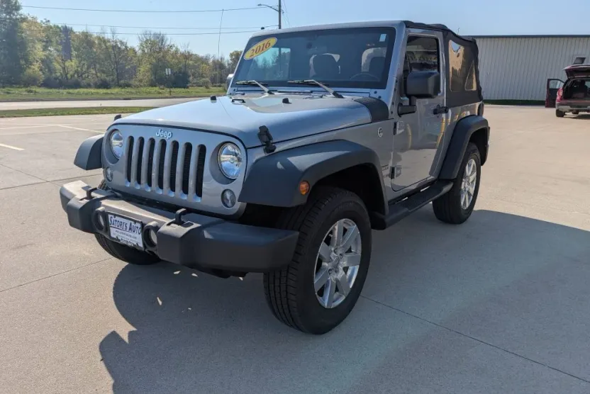 2016 Jeep Wrangler Sport S photo 1