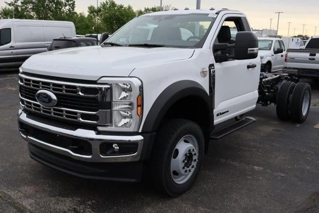 2025 Ford F-550 XL photo 1