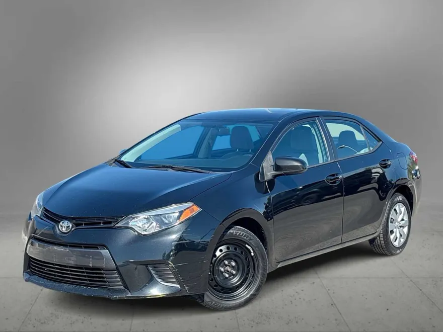 2016 Toyota Corolla LE photo 1