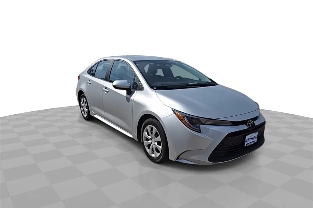 2024 Toyota Corolla LE photo 1