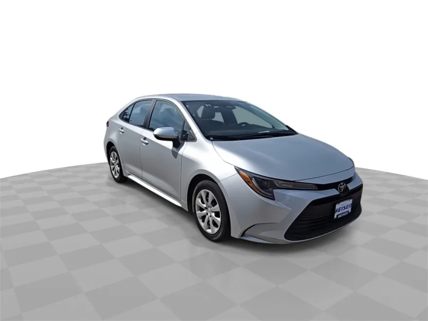 2024 Toyota Corolla LE photo 1