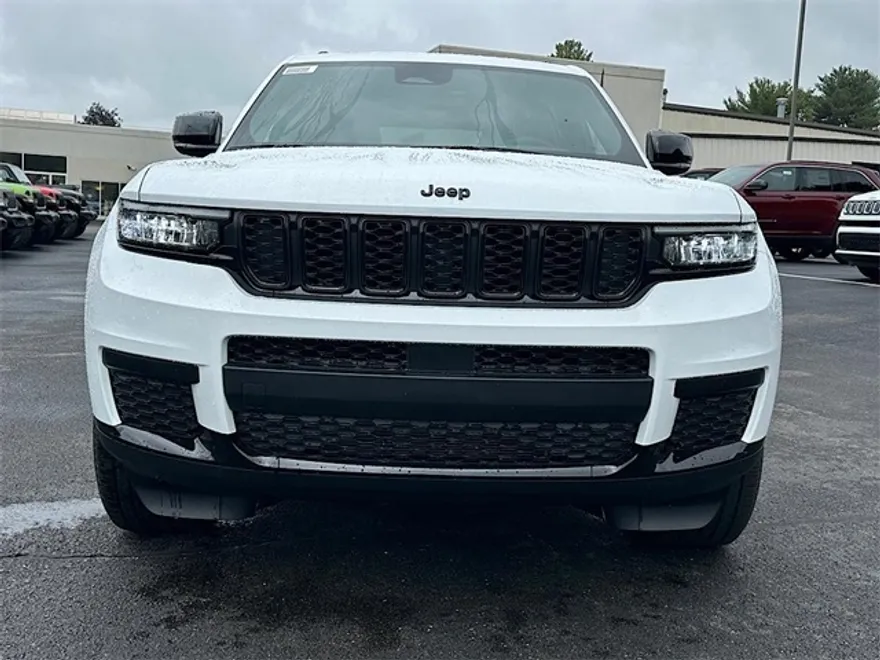 2025 Jeep Grand Cherokee Laredo Altitude photo 1