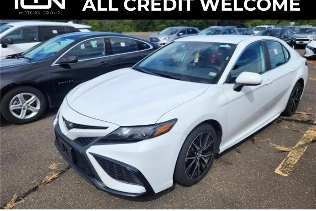 2024 Toyota Camry SE photo 1