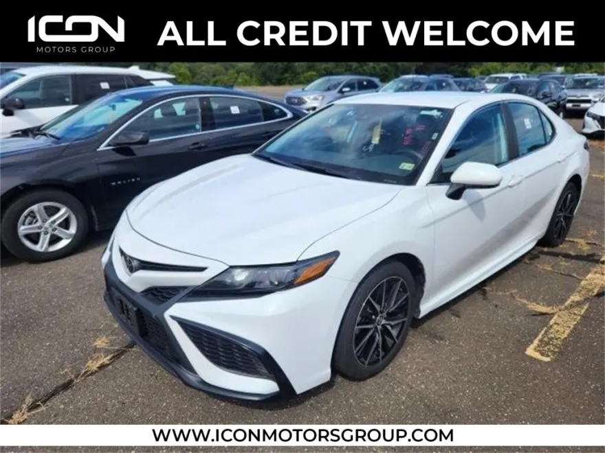 2024 Toyota Camry SE photo 1