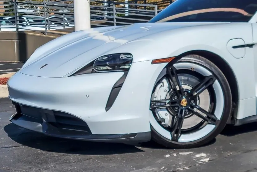 2022 Porsche Taycan Turbo photo 1