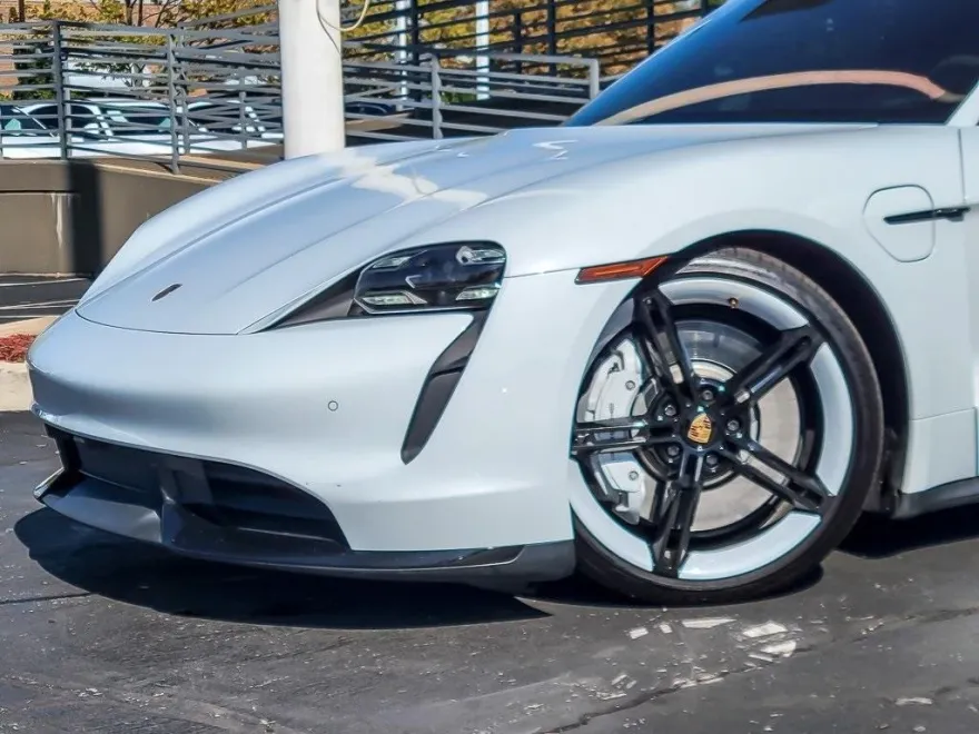 2022 Porsche Taycan Turbo photo 1