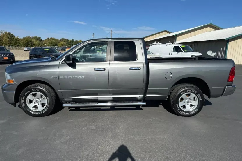 2012 Ram 1500 SLT photo 1