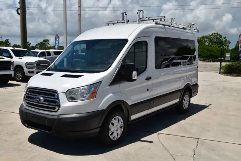 2018 Ford Transit XLT photo 1