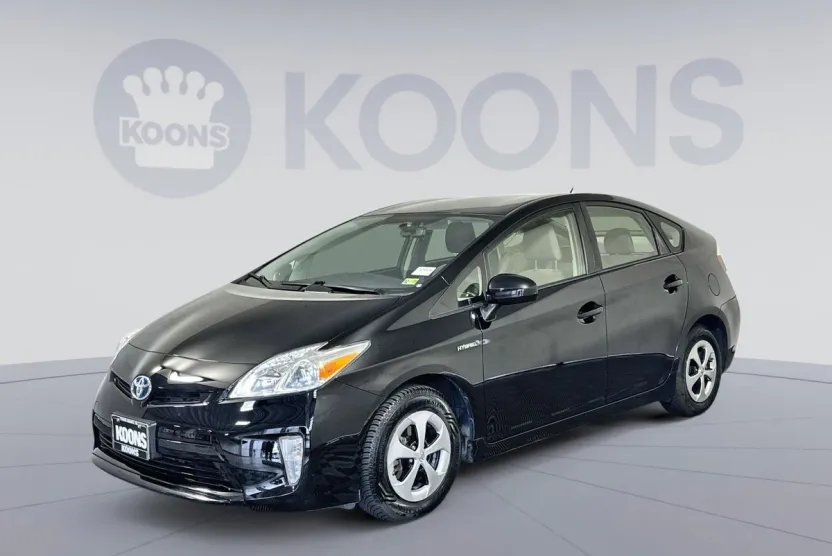 2014 Toyota Prius Four photo 1