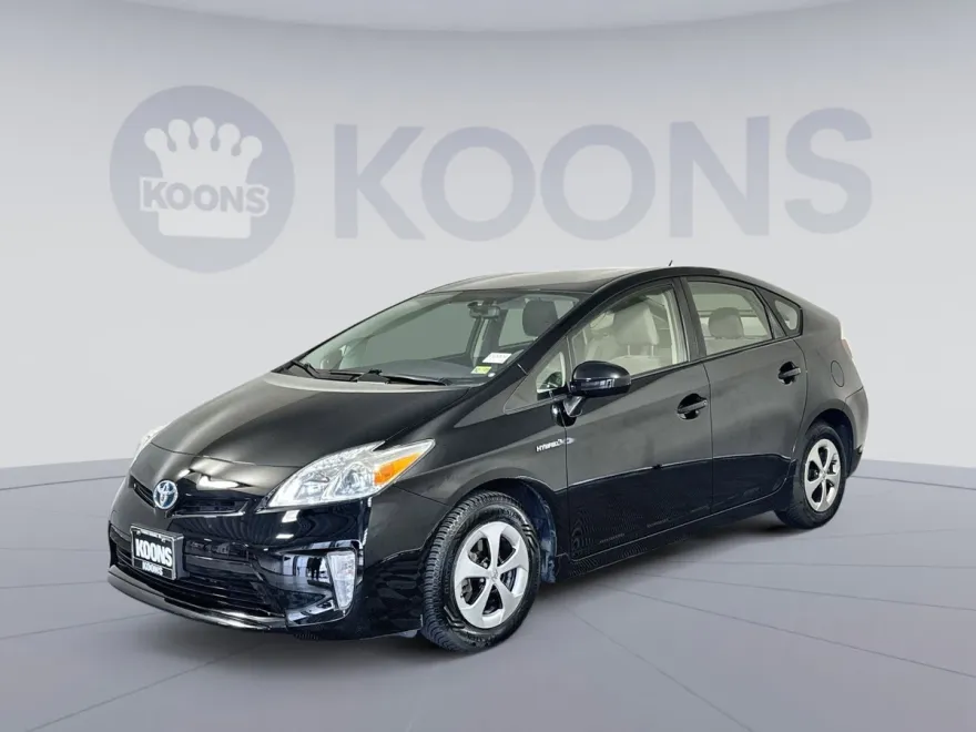 2014 Toyota Prius Four photo 1