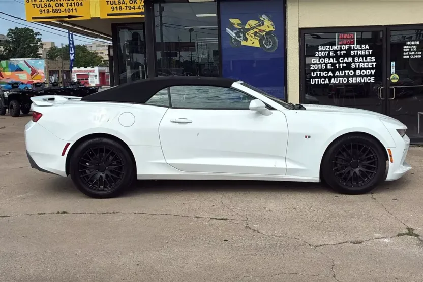 2016 Chevrolet Camaro 1LT photo 1