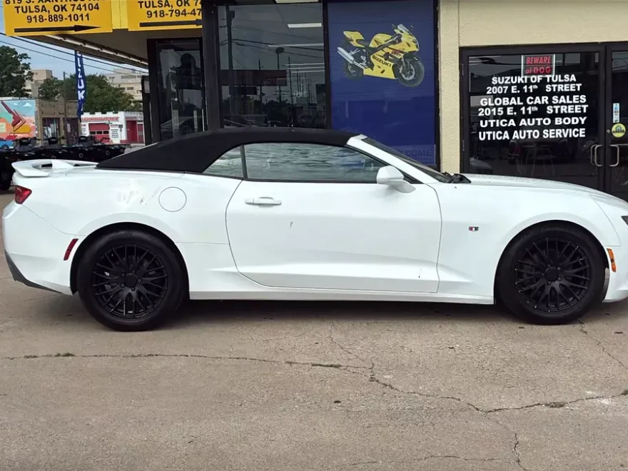 2016 Chevrolet Camaro 1LT photo 1