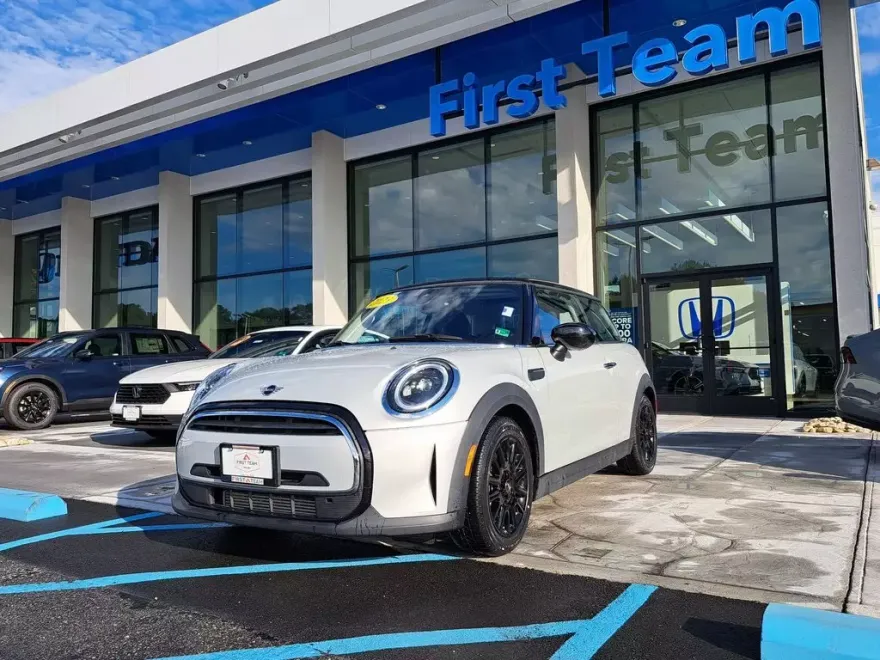 2023 Mini Cooper Signature photo 1