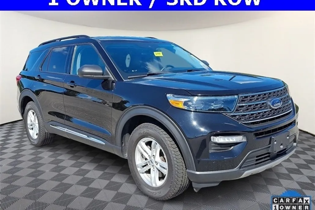 2023 Ford Explorer XLT photo 1