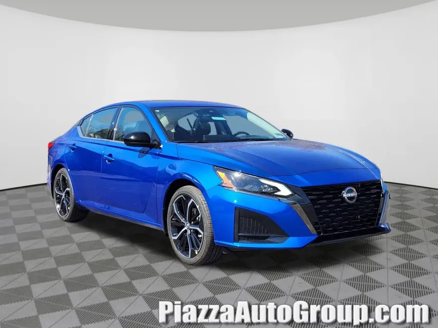 2025 Nissan Altima SR photo 1