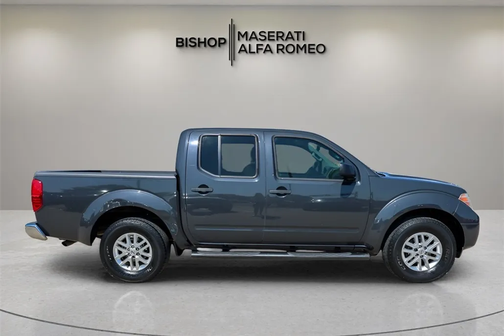 2015 Nissan Frontier SV photo 1
