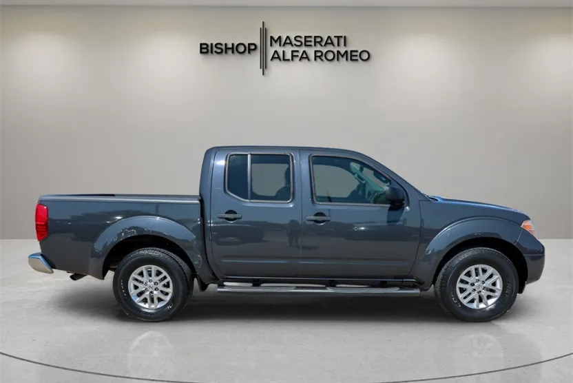 2015 Nissan Frontier SV photo 1