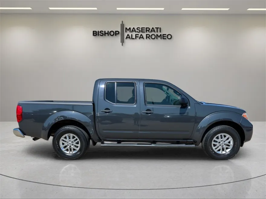 2015 Nissan Frontier SV photo 1