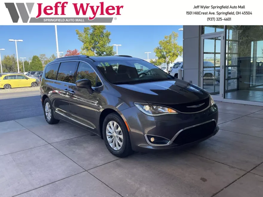 2018 Chrysler Pacifica Touring L photo 1