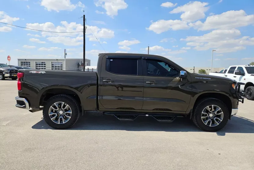 2023 Chevrolet Silverado 1500 LT photo 1