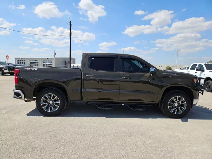 2023 Chevrolet Silverado 1500 LT photo 1