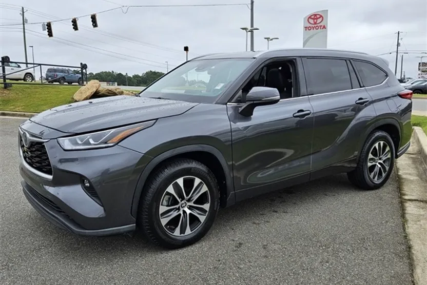 2022 Toyota Highlander Hybrid XLE photo 1