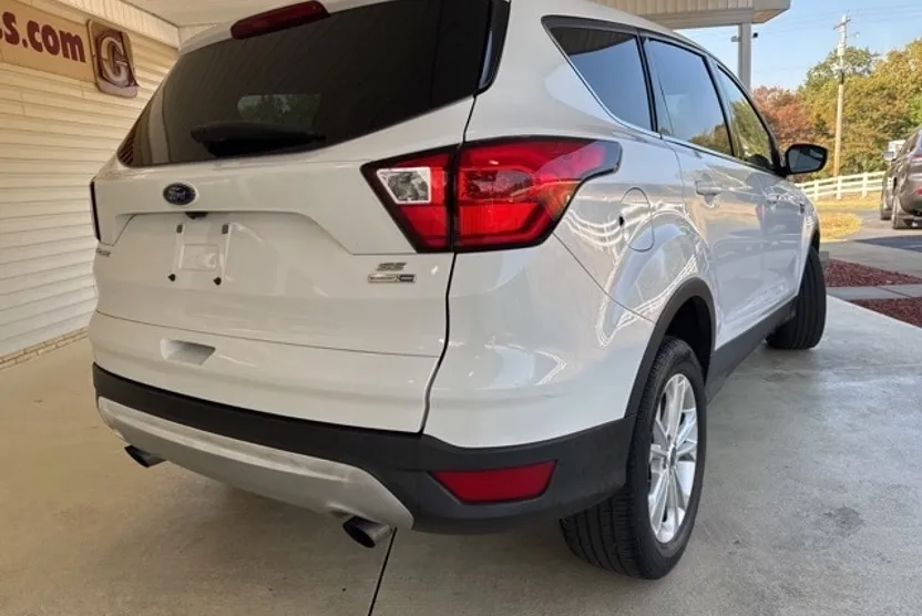 2019 Ford Escape SE photo 1
