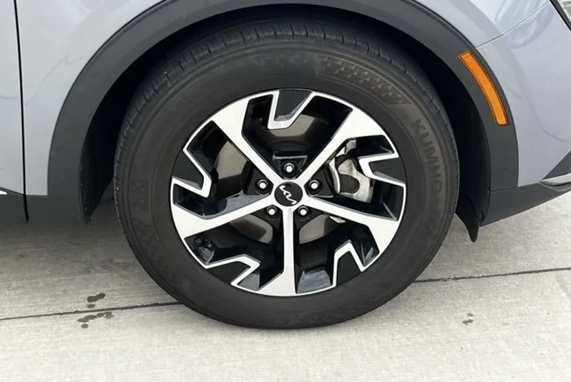 2024 Kia Sportage EX photo 1