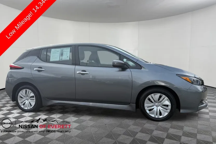 2023 Nissan Leaf S photo 1
