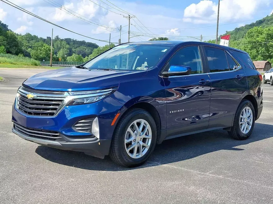 2022 Chevrolet Equinox LT photo 1