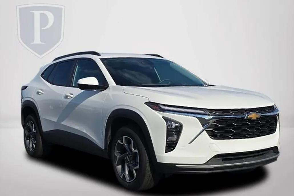 2024 Chevrolet Trax LT photo 1