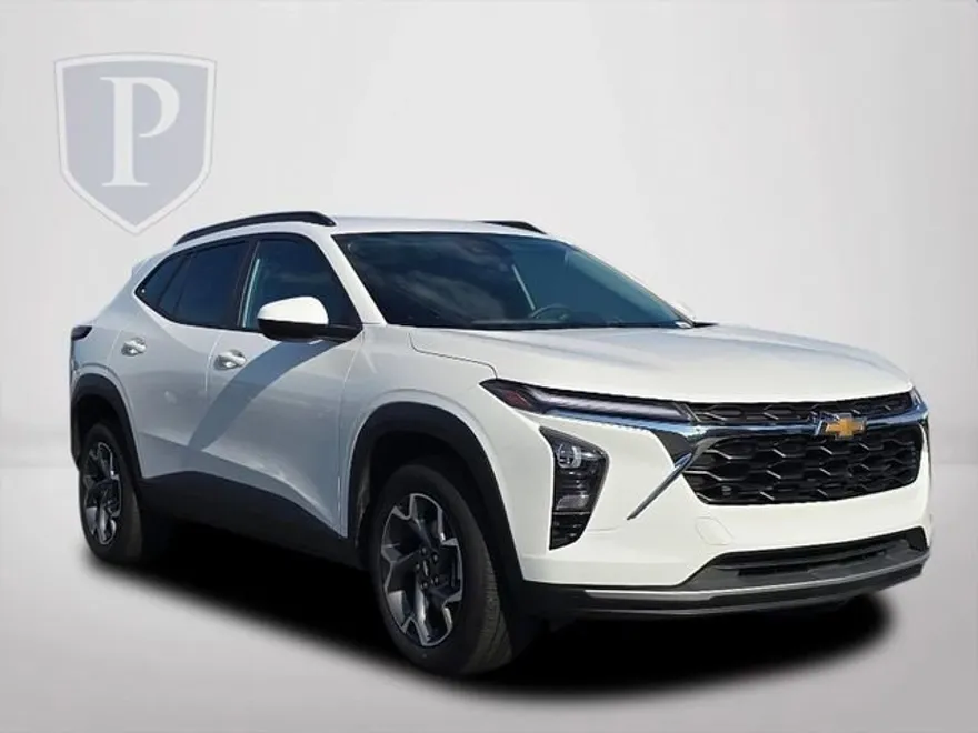 2024 Chevrolet Trax LT photo 1
