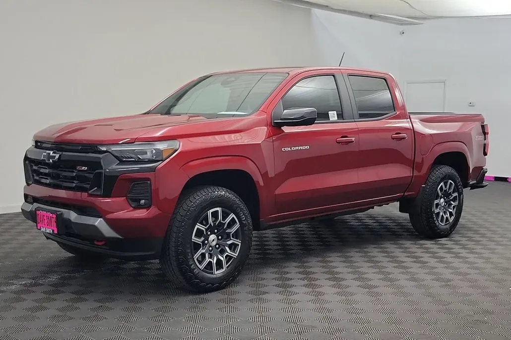 2025 Chevrolet Colorado Z71 photo 1