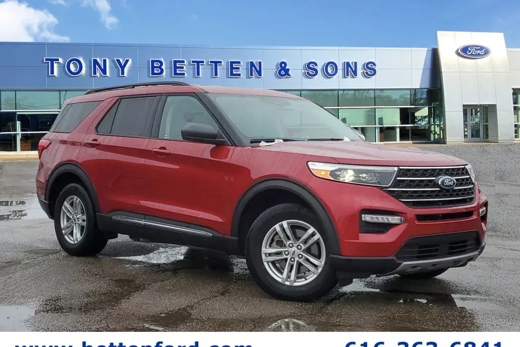 2022 Ford Explorer XLT photo 1