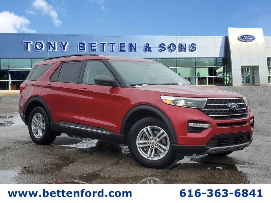 2022 Ford Explorer XLT photo 1