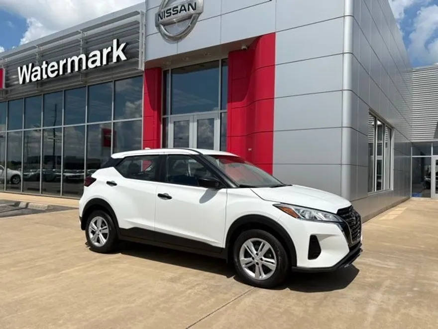2025 Nissan Kicks Play S photo 1