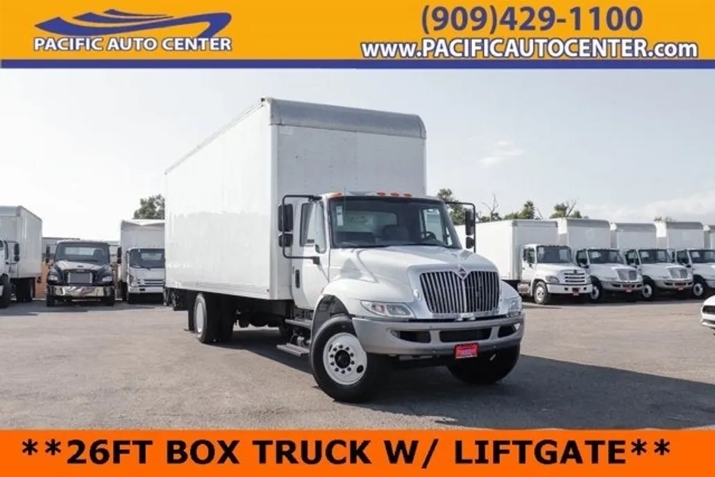 2018 International 4300 photo 1