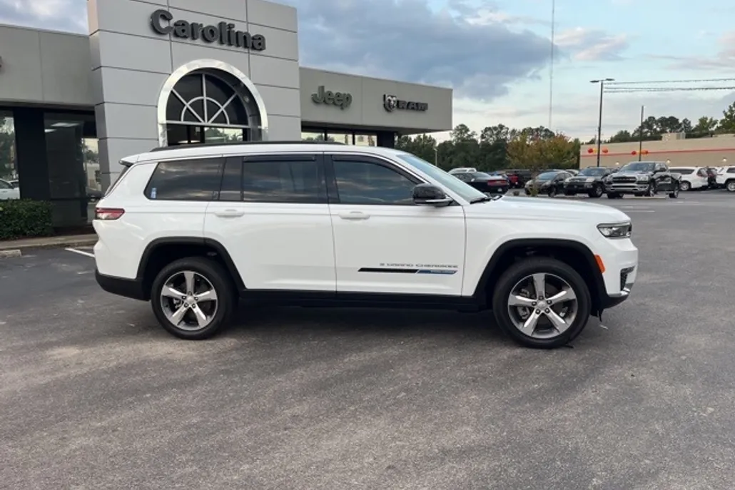 2024 Jeep Grand Cherokee Limited photo 1