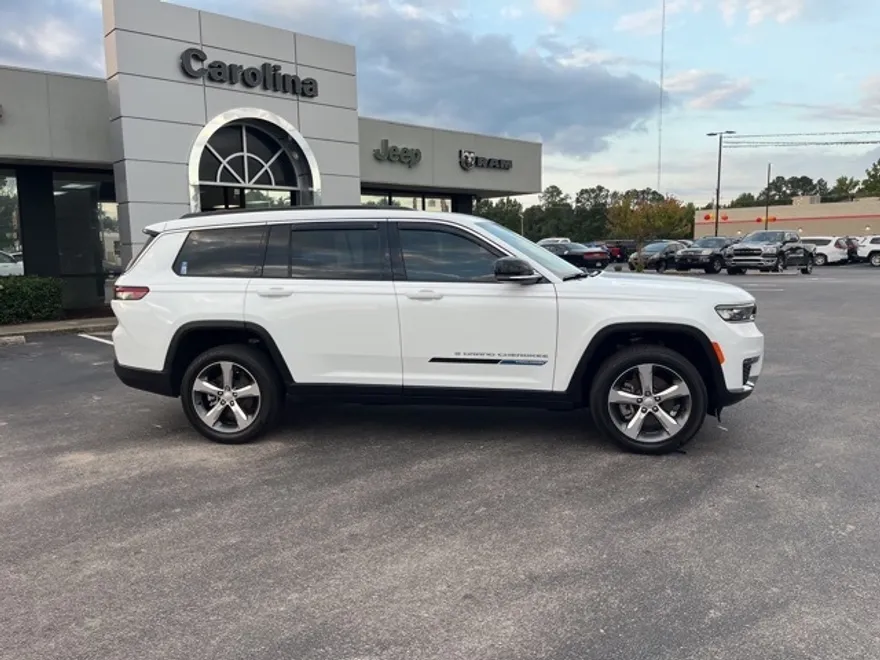 2024 Jeep Grand Cherokee Limited photo 1