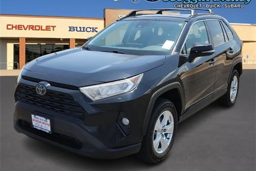 2021 Toyota RAV4 XLE photo 1