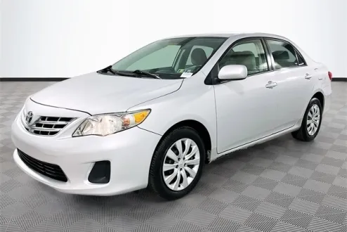 2013 Toyota Corolla LE photo 3
