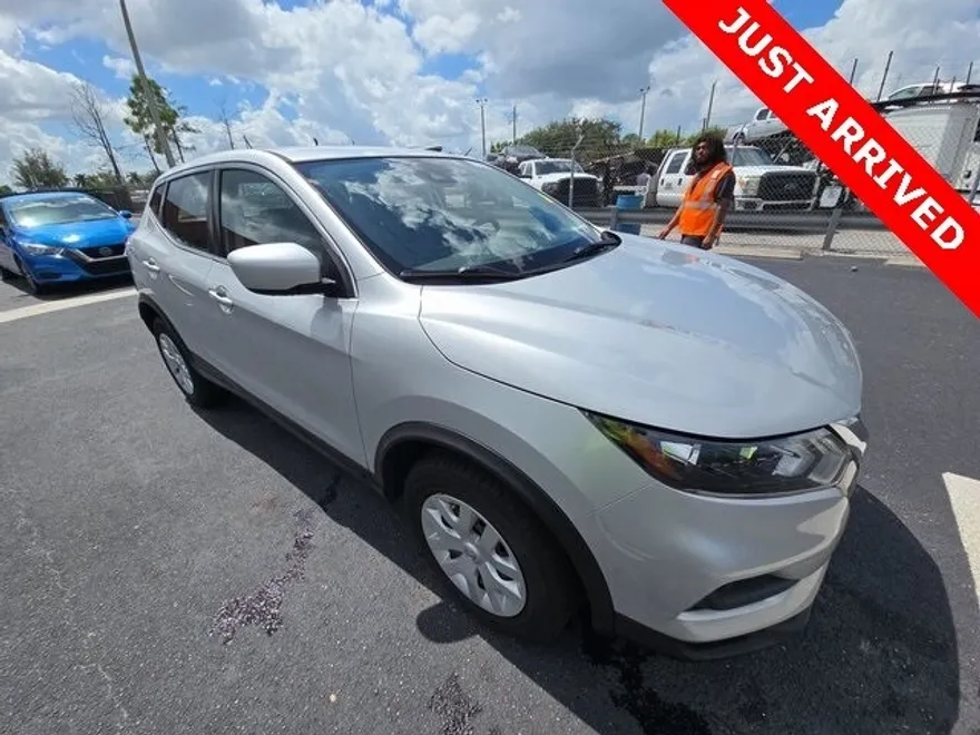 2020 Nissan Rogue Sport S photo 1