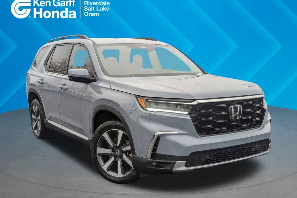 2025 Honda Pilot Touring photo 1