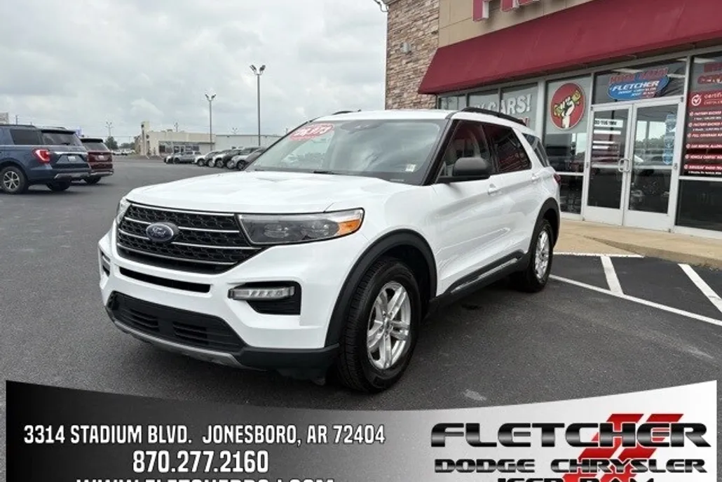 2023 Ford Explorer XLT photo 1