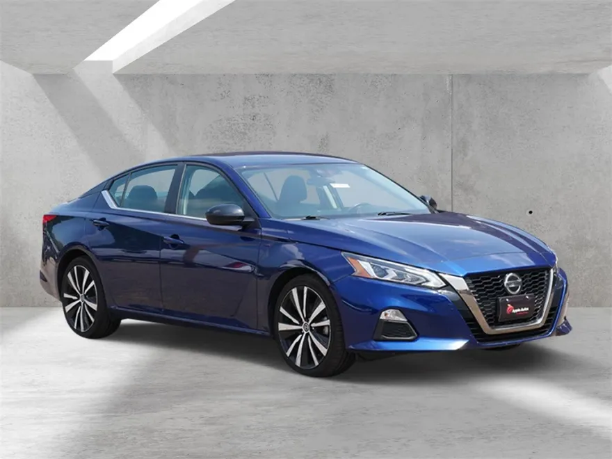 2022 Nissan Altima 2.5 SR photo 1